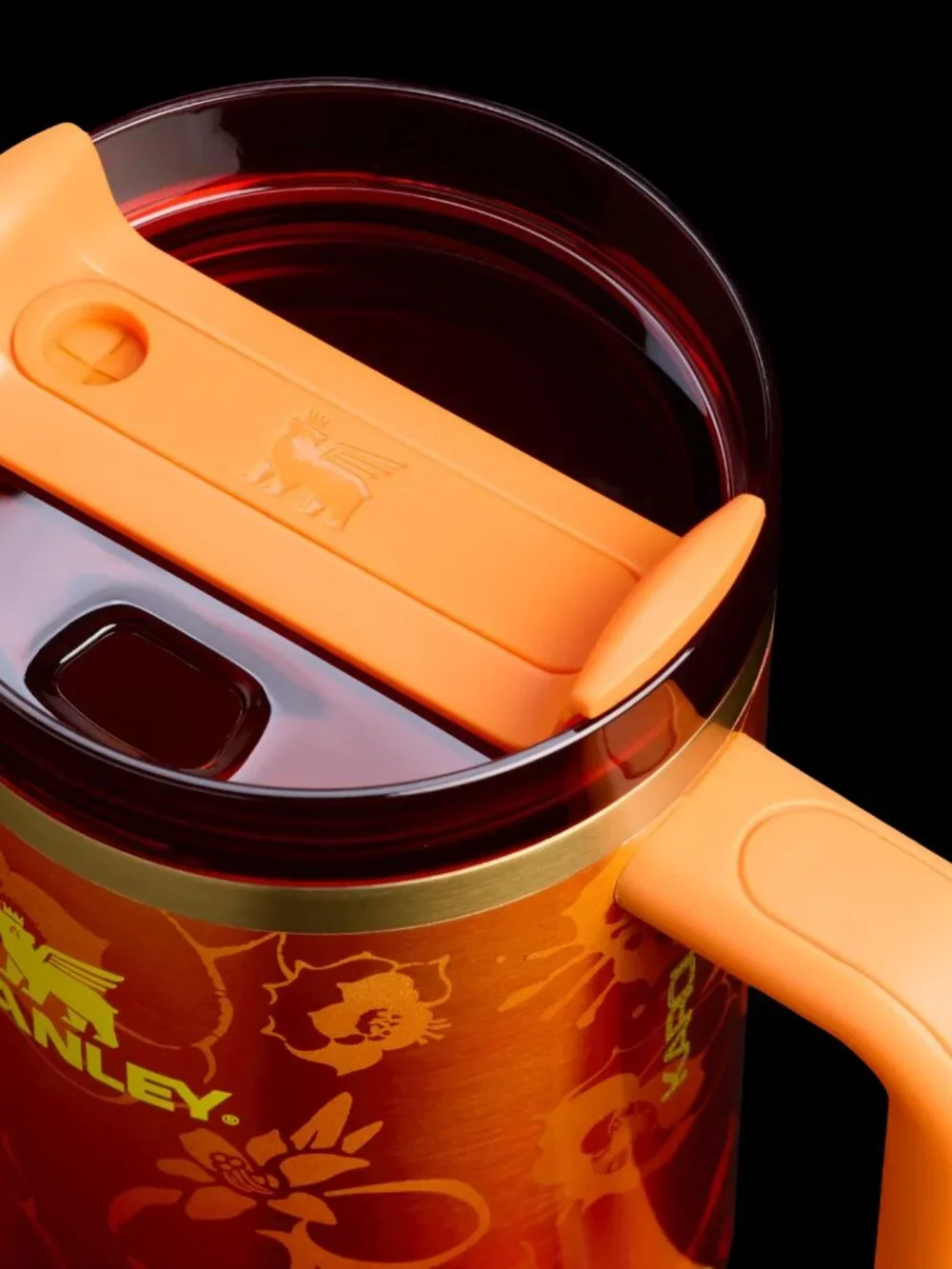 The Stanley 1913 x KAROL G Quencher® H2.0 Flowstate™ Tumbler -Karol G Flor 40 oz - Picture 4 of 7